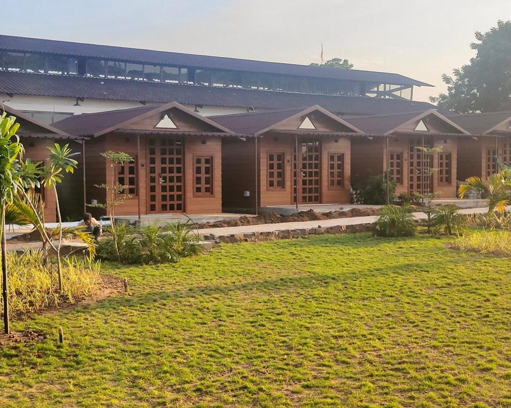 Nirvana Resort And Restaurant Garudeshwar Екстериор снимка