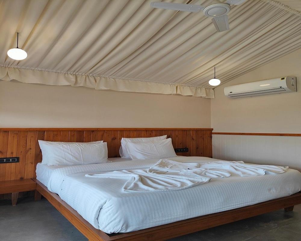 Nirvana Resort And Restaurant Garudeshwar Екстериор снимка