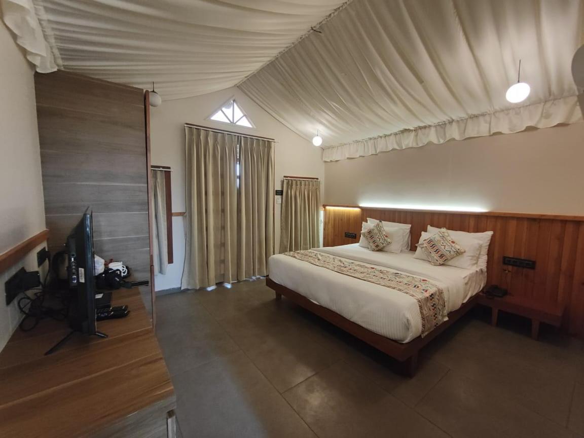 Nirvana Resort And Restaurant Garudeshwar Екстериор снимка